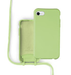 Coverzs Coverzs Silicone case met koord iPhone SE 2022 (lichtgroen)
