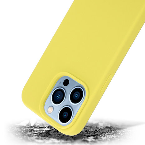 Coverzs Coverzs Luxe Liquid Silicone case iPhone 14 Pro (geel)