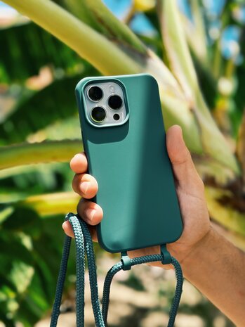 Coverzs Coverzs Silicone case met koord iPhone 14 Pro Max (groen)