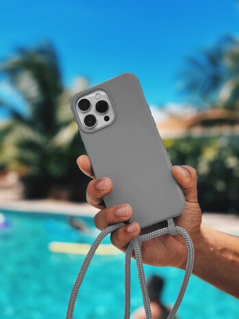 Coverzs Coverzs Silicone case met koord iPhone 14 (grijs)