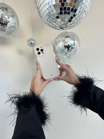 xoxo Wildhearts xoxo Wildhearts Wavy case Beige - iPhone 15 Pro Max hoesje xoxo Wildhearts xoxo Wildhearts Wavy case Beige - iPhone 15 Pro Max hoesje