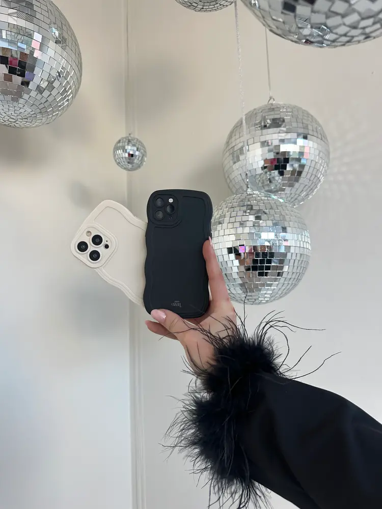 xoxo Wildhearts xoxo Wildhearts Wavy case Beige - iPhone 14 Pro Max hoesje xoxo Wildhearts xoxo Wildhearts Wavy case Beige - iPhone 14 Pro Max hoesje