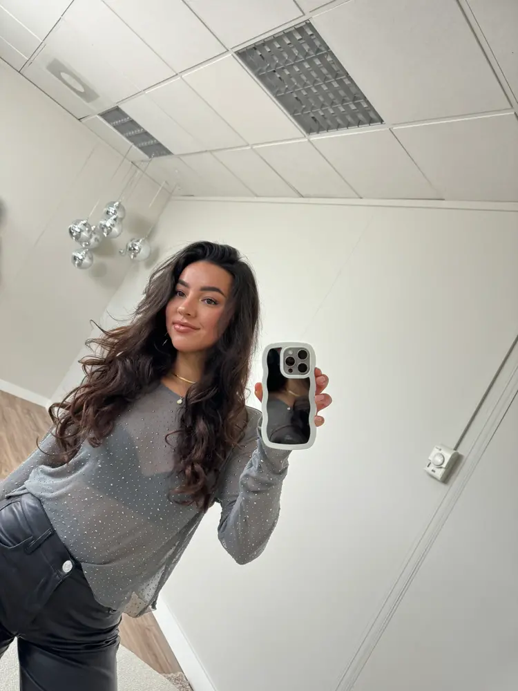 xoxo Wildhearts xoxo Wildhearts Wavy mirror case Creme - iPhone 13 Pro hoesje xoxo Wildhearts xoxo Wildhearts Wavy mirror case Creme - iPhone 13 Pro hoesje