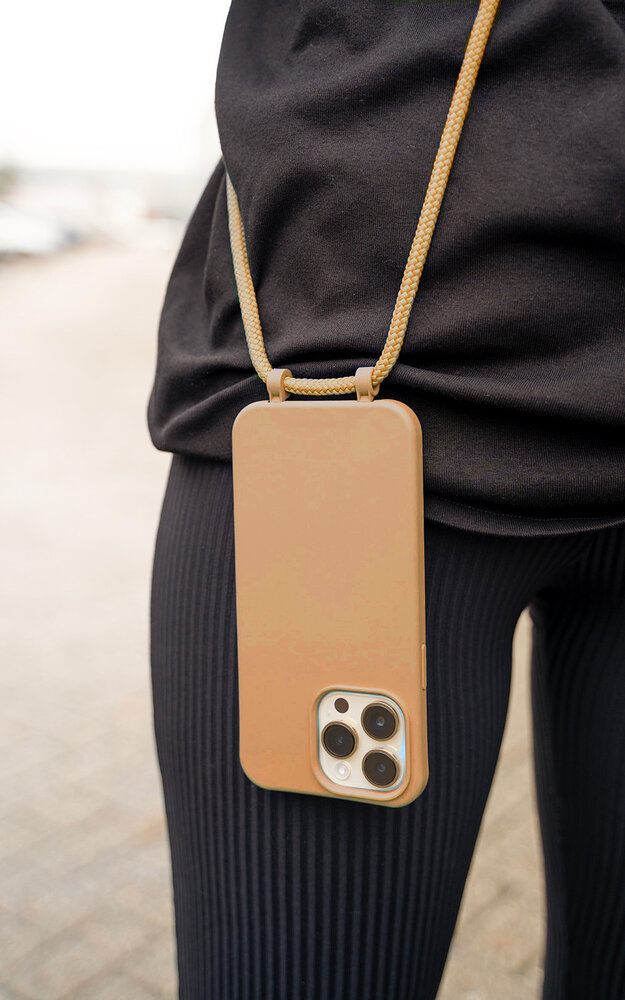 Coverzs Coverzs iPhone 15 Pro silicone hoesje met koord (beige)