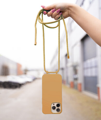 Coverzs Coverzs iPhone 15 silicone hoesje met koord (beige)