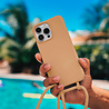 Coverzs Coverzs iPhone 15 silicone hoesje met koord (beige) Coverzs Coverzs iPhone 15 silicone hoesje met koord (beige)