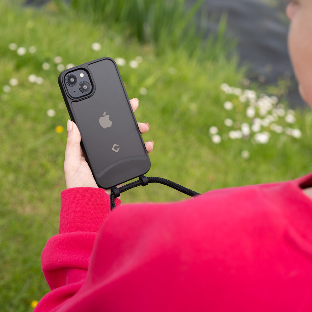 Coverzs Coverzs iPhone 14 Plus Mat hoesje met koord (zwart) Coverzs Coverzs iPhone 14 Plus Mat hoesje met koord (zwart)