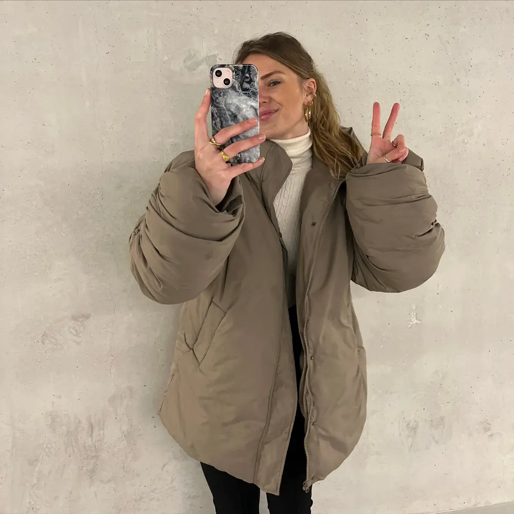 xoxo Wildhearts xoxo Wildhearts Marble Grey River - iPhone 13 Pro Max hoesje xoxo Wildhearts xoxo Wildhearts Marble Grey River - iPhone 13 Pro Max hoesje