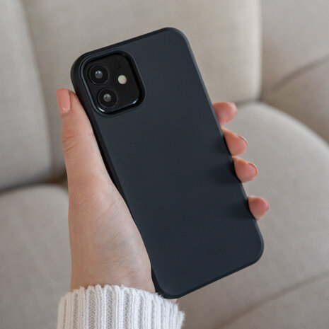 ShieldCase® ShieldCase iPhone 12 silicone case - 6.1 inch (zwart)