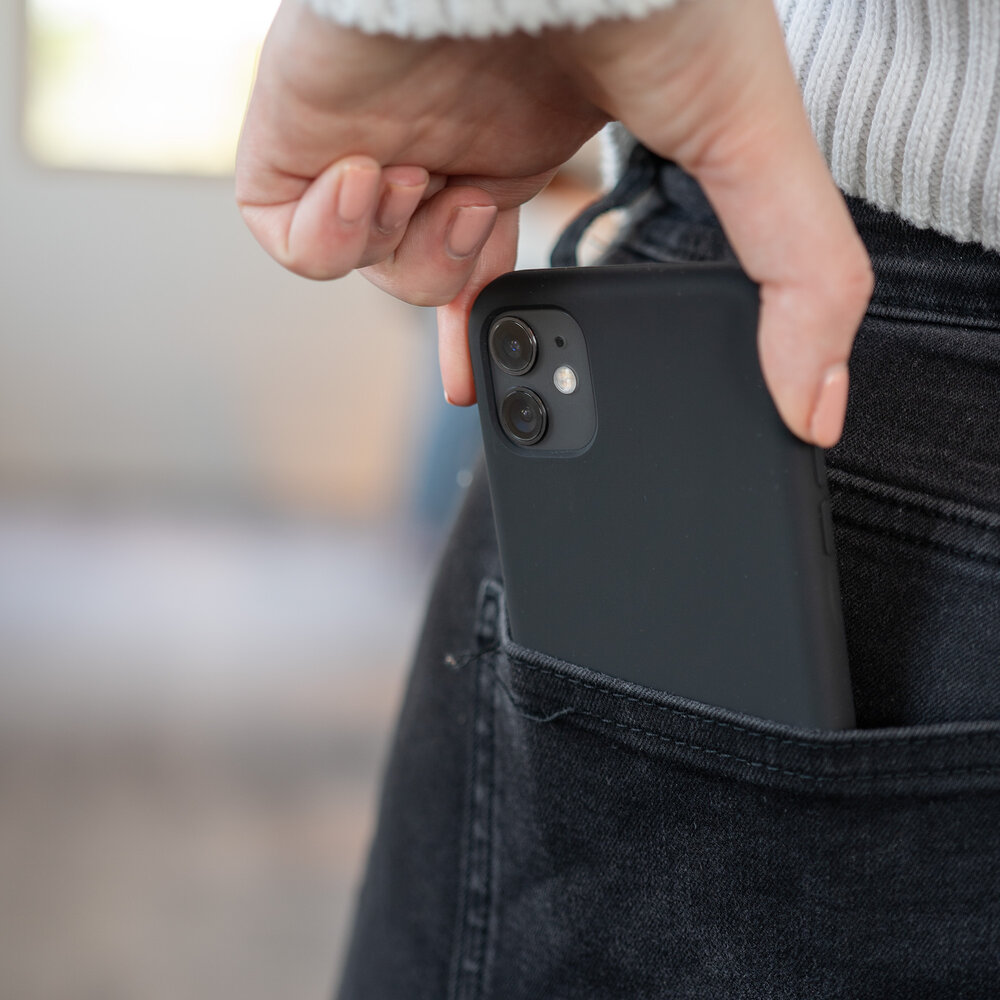 Coverzs Coverzs Luxe Liquid Silicone case iPhone 11 (zwart)