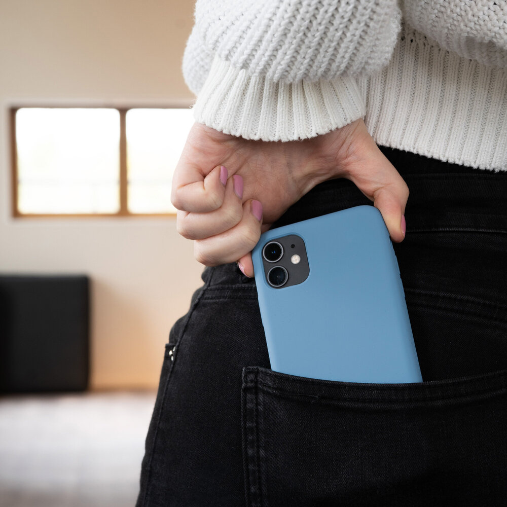 Coverzs Coverzs Luxe Liquid Silicone case iPhone 11 (lichtblauw)