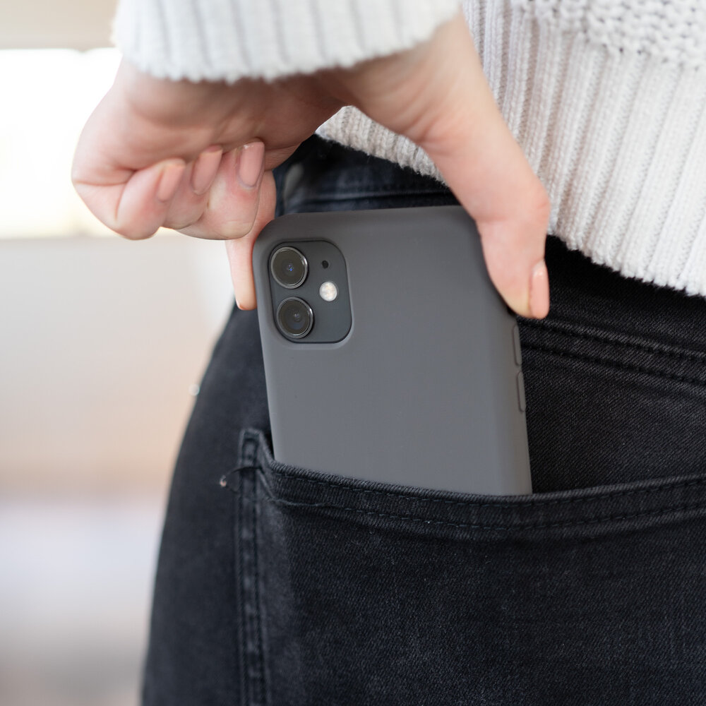 Coverzs Coverzs Luxe Liquid Silicone case iPhone 11 (donkergrijs)