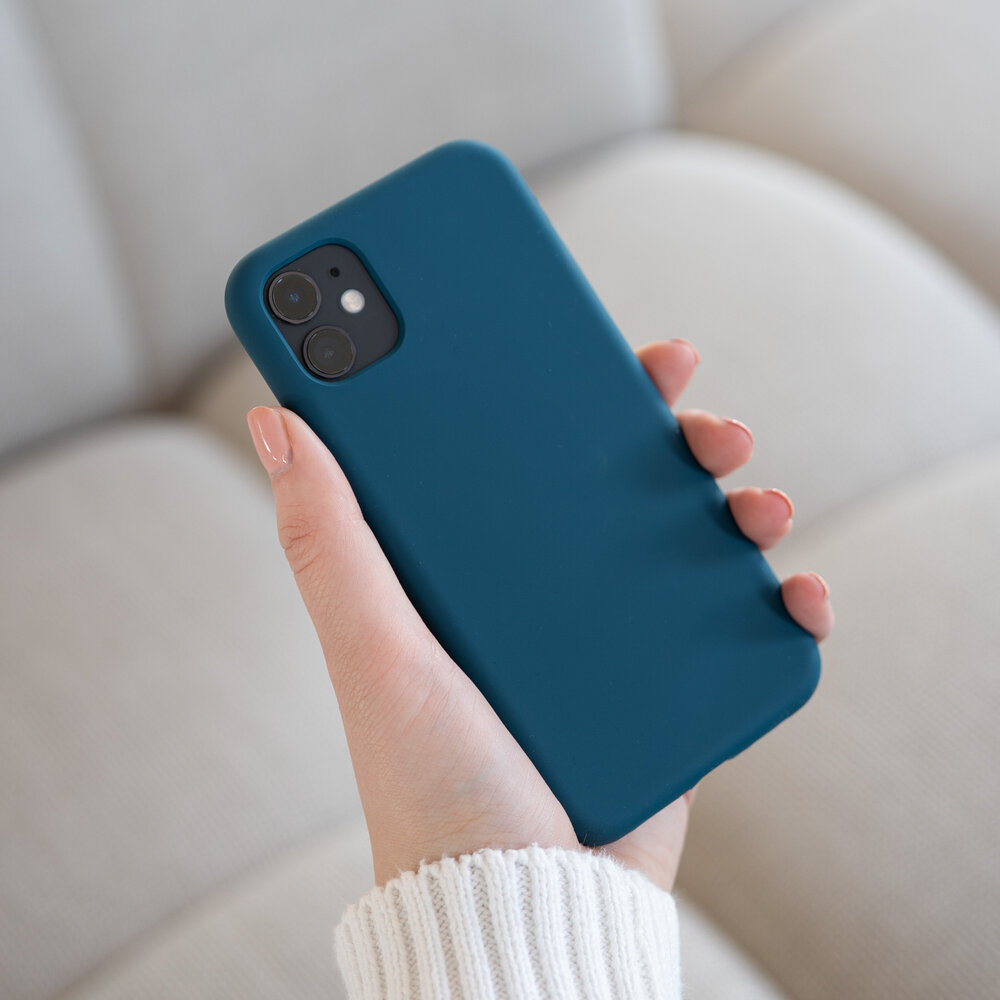 Coverzs Coverzs Luxe Liquid Silicone case iPhone 11 (donkerblauw)