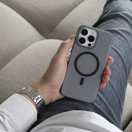 Coverzs Coverzs iPhone 14 Pro golvende hard case met MagSafe (zwart) Coverzs Coverzs iPhone 14 Pro golvende hard case met MagSafe (zwart)