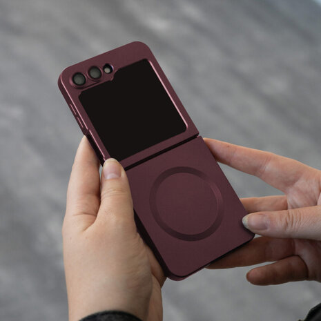 ShieldCase® ShieldCase Samsung Galaxy Z Flip 6 / Z Flip 7 FE mat hoesje met camera cover (wijnrood)