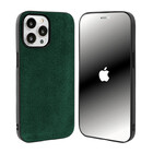 Coverzs Coverzs iPhone 15 Pro Alcantara & TPU MagSafe hoesje (donkergroen)
