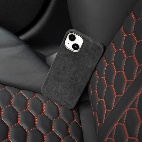 Coverzs Coverzs iPhone 15 Alcantara MagSafe hoesje (zwart) Coverzs Coverzs iPhone 15 Alcantara MagSafe hoesje (zwart)