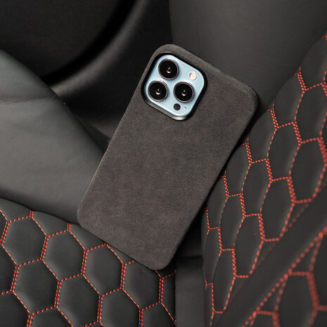 Coverzs Coverzs iPhone 15 Pro Alcantara MagSafe hoesje (zwart) Coverzs Coverzs iPhone 15 Pro Alcantara MagSafe hoesje (zwart)