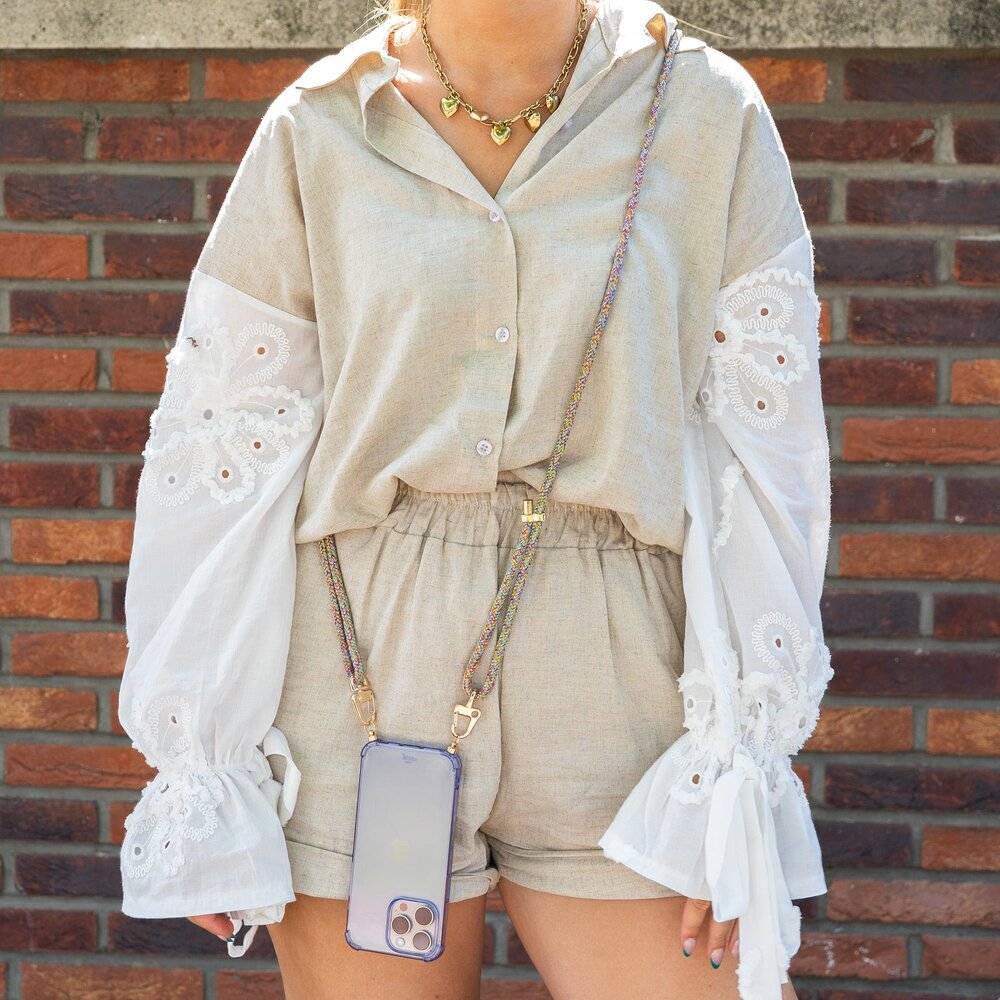 xoxo Wildhearts xoxo Wildhearts iPhone 12 paars hoesje met Rainbow Vibes koord xoxo Wildhearts xoxo Wildhearts iPhone 12 paars hoesje met Rainbow Vibes koord