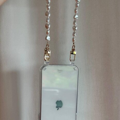 xoxo Wildhearts iPhone 15 transparant hoesje met kort Pearlfection koord xoxo Wildhearts iPhone 15 transparant hoesje met kort Pearlfection koord