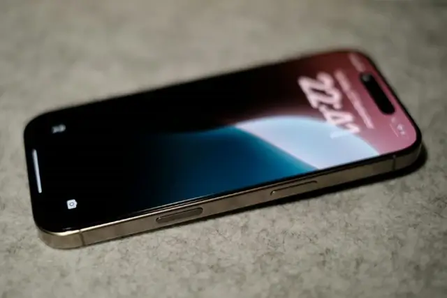 Kan iPhone 16 tegen water?