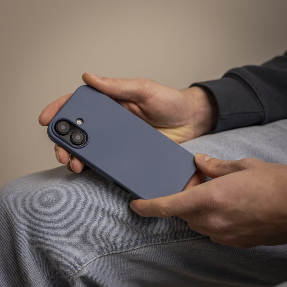 ShieldCase® ShieldCase iPhone 16 siliconen hoesje (donkerblauw)