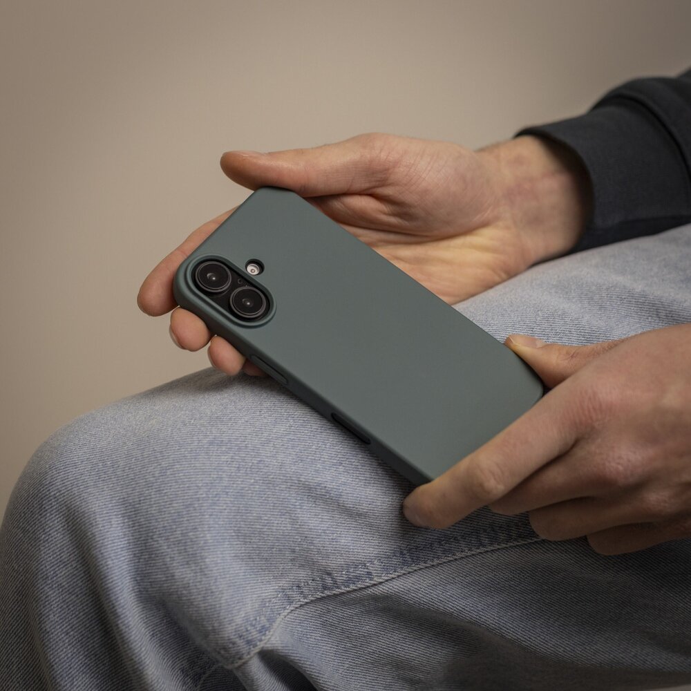 ShieldCase® ShieldCase iPhone 16 Plus siliconen hoesje (donkergroen)