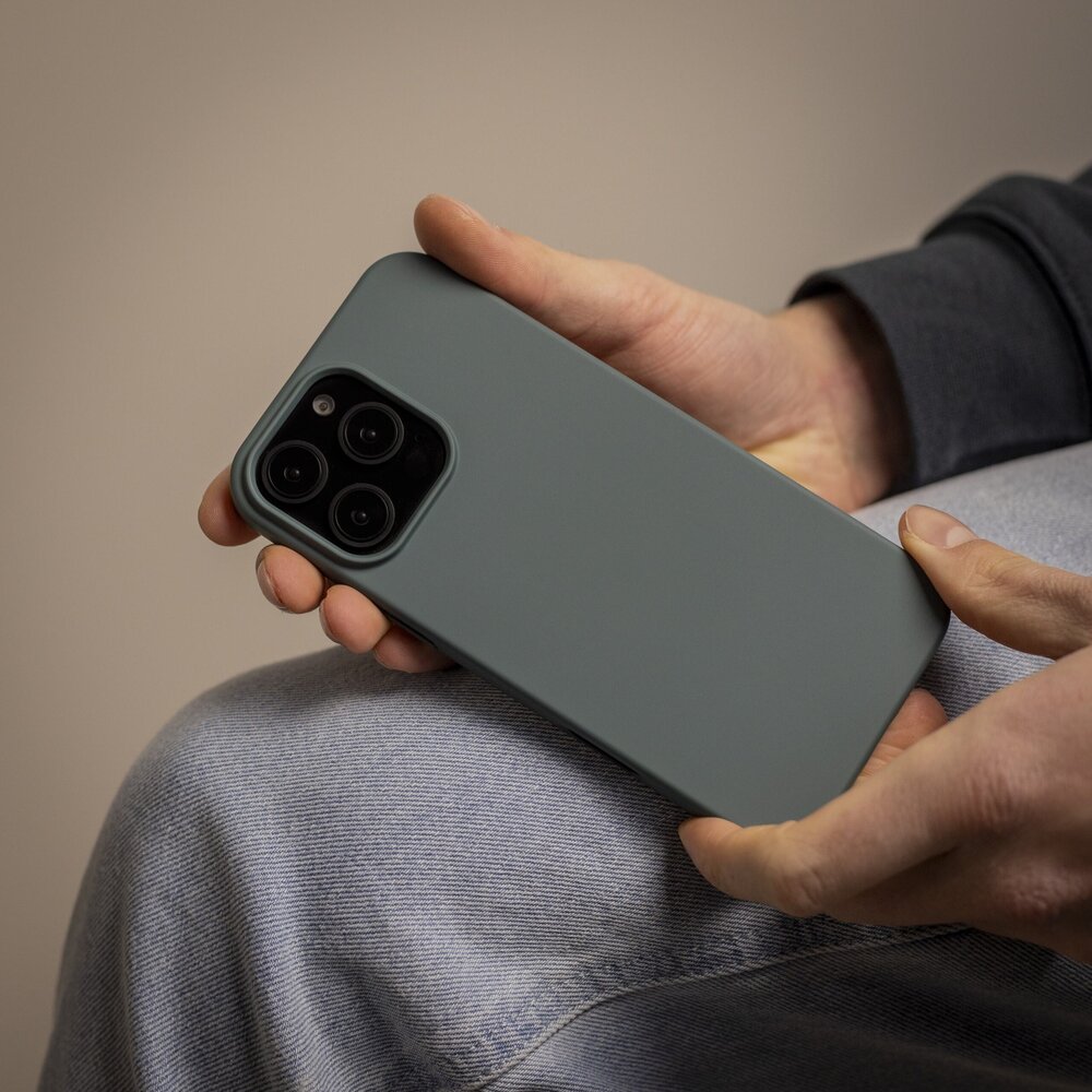 ShieldCase® ShieldCase iPhone 16 Pro siliconen hoesje (donkergroen)