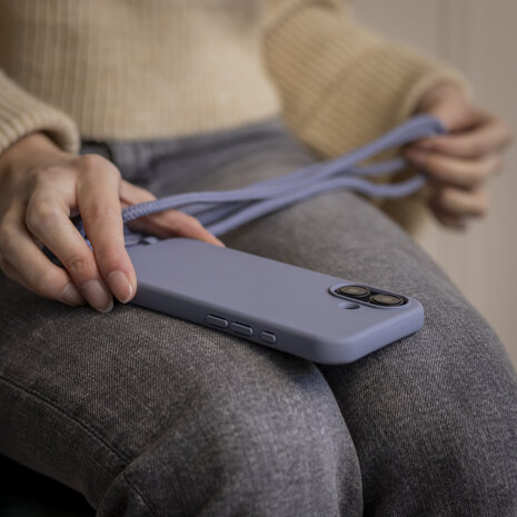Coverzs Coverzs iPhone 16 siliconen hoesje met koord (grijsblauw)