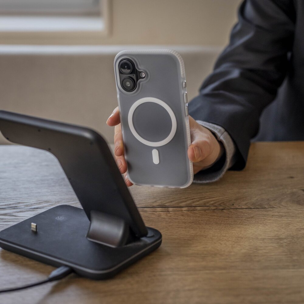 Coverzs Coverzs iPhone 16 smooth siliconen MagSafe case (transparant)