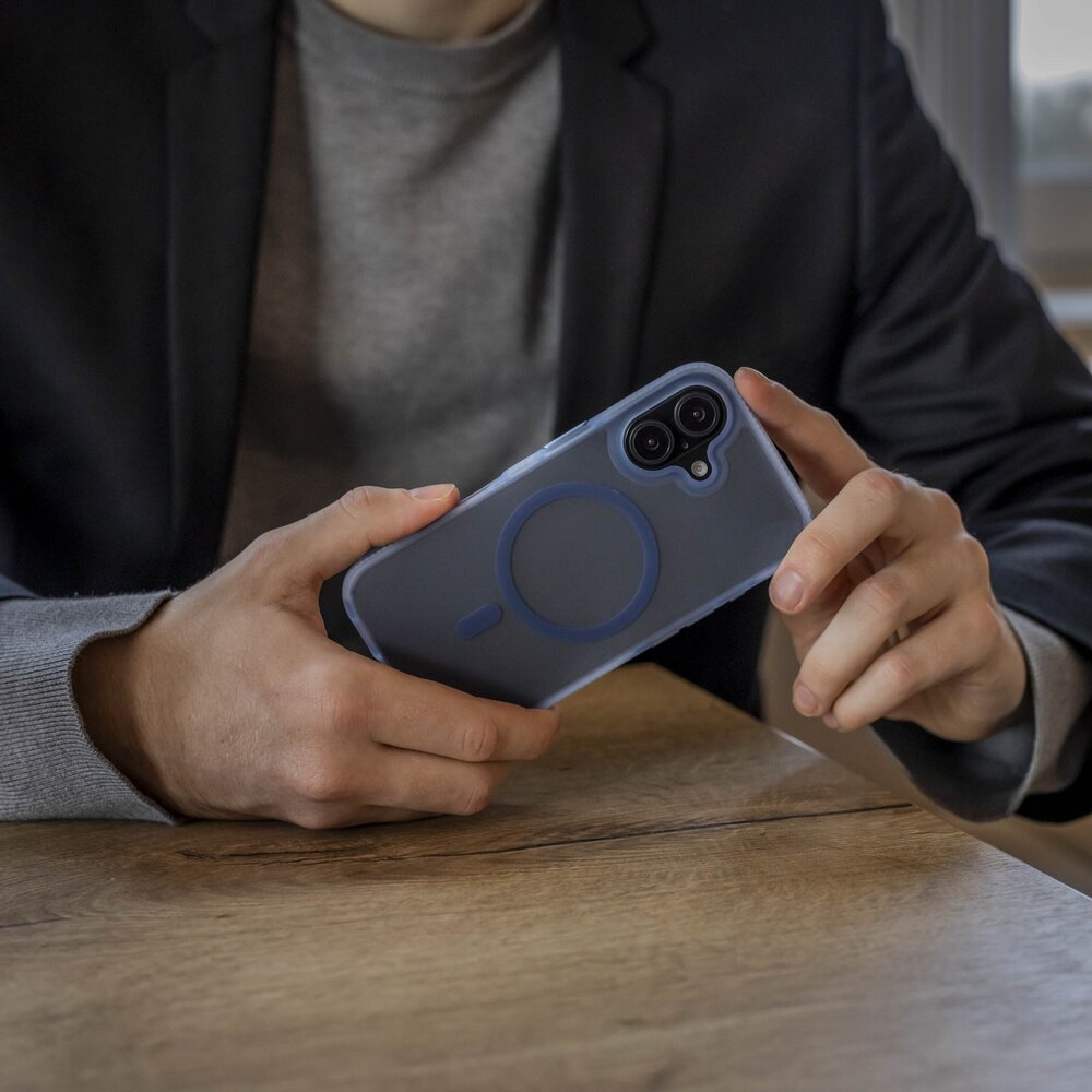 Coverzs Coverzs iPhone 16 smooth siliconen MagSafe case (lichtblauw)