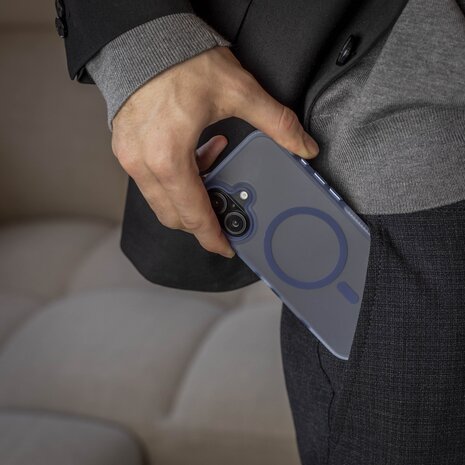 Coverzs Coverzs iPhone 16 smooth siliconen MagSafe case (lichtblauw)