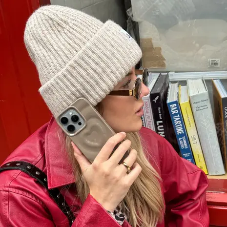 xoxo Wildhearts xoxo Wildhearts Biggest Love Brown - iPhone 16 Pro hoesje xoxo Wildhearts xoxo Wildhearts Biggest Love Brown - iPhone 16 Pro hoesje