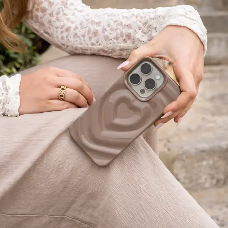 xoxo Wildhearts xoxo Wildhearts Biggest Love Brown - iPhone 12 Pro Max xoxo Wildhearts xoxo Wildhearts Biggest Love Brown - iPhone 12 Pro Max