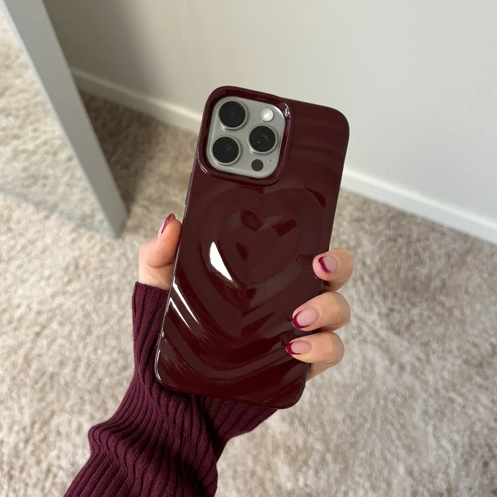 xoxo Wildhearts xoxo Wildhearts Biggest Love Burgundy - iPhone 14 Pro Max hoesje xoxo Wildhearts xoxo Wildhearts Biggest Love Burgundy - iPhone 14 Pro Max hoesje