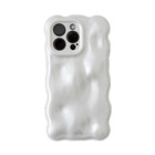 xoxo Wildhearts xoxo Wildhearts Bubbly case White - iPhone 16 Pro hoesje