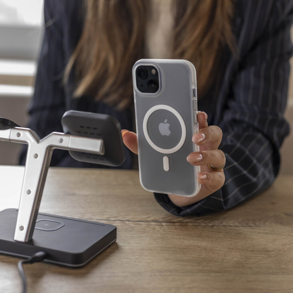 Coverzs Coverzs iPhone 14 smooth siliconen MagSafe case (transparant)