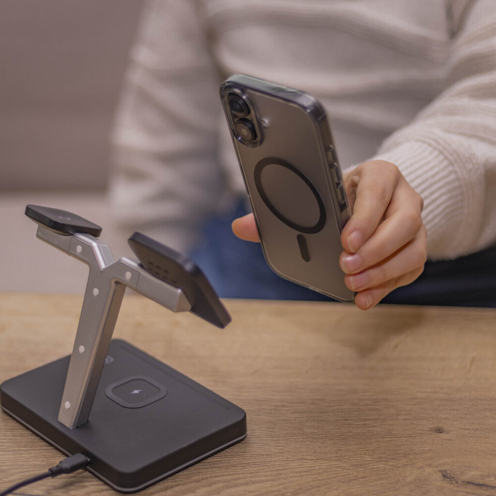 Coverzs Coverzs iPhone 16 Plus matte MagSafe case (transparant/zwart) Coverzs Coverzs iPhone 16 Plus matte MagSafe case (transparant/zwart)