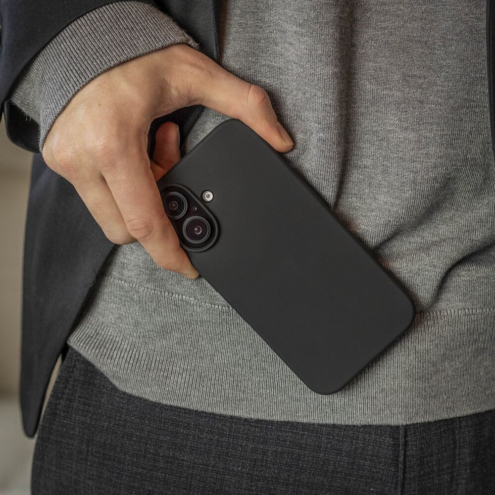 Coverzs Coverzs iPhone 16 luxe siliconen hoesje (zwart)