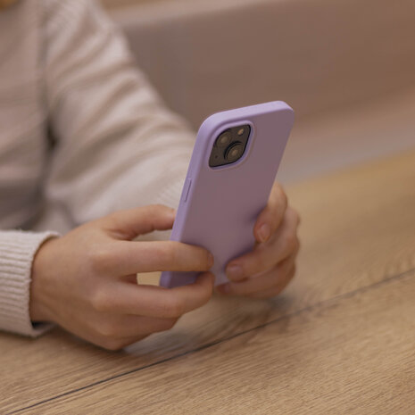 Coverzs Coverzs iPhone 14 luxe siliconen hoesje (paars)