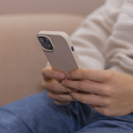 Coverzs Coverzs iPhone 14 luxe siliconen hoesje (beige)