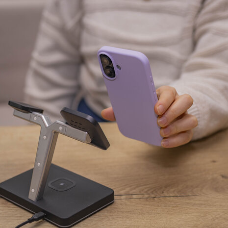 Coverzs Coverzs iPhone 16 Plus luxe siliconen MagSafe hoesje (paars)