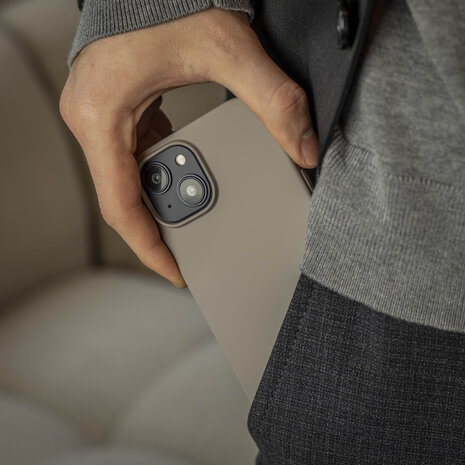 Coverzs Coverzs iPhone 14 luxe siliconen hoesje (grijs)