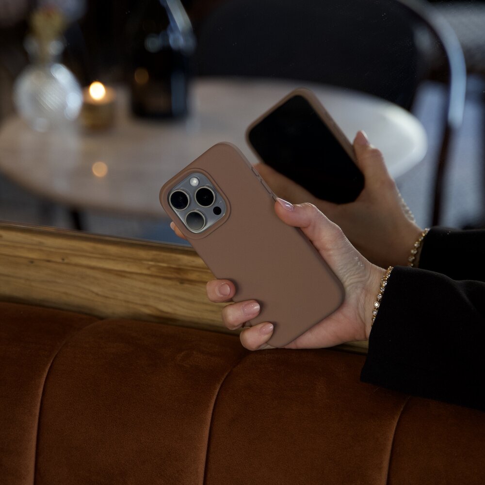 xoxo Wildhearts xoxo Wildhearts Shockproof silicone case Bruin - iPhone 13