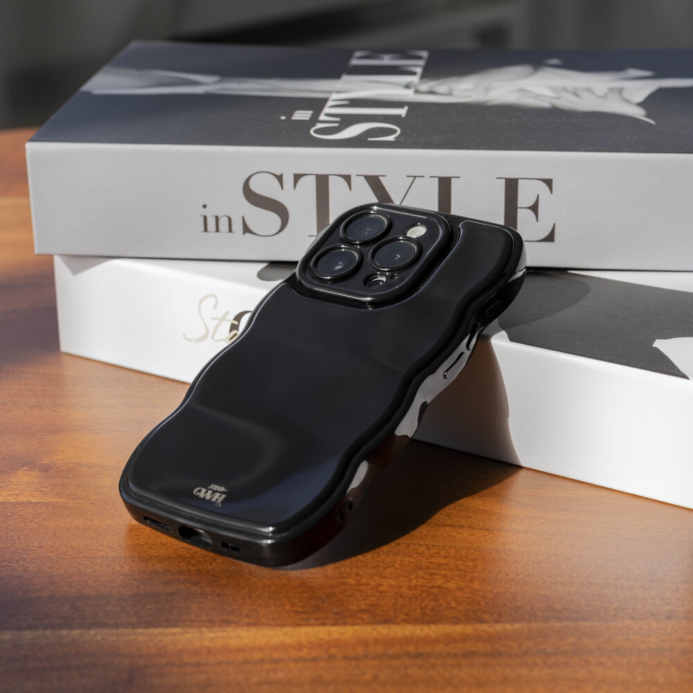 xoxo Wildhearts xoxo Wildhearts Glossy Wavy Case Black - iPhone 13 hoesje