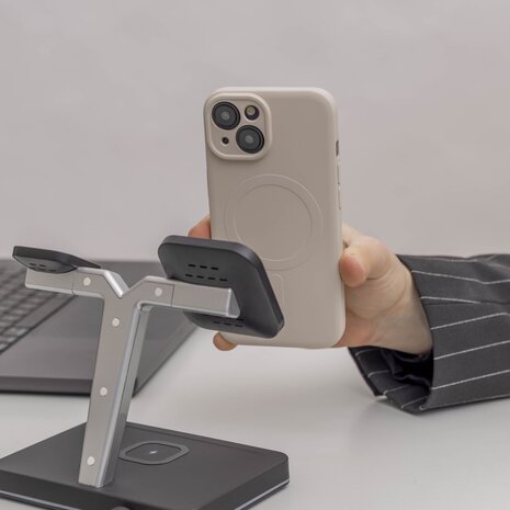 ShieldCase® ShieldCase iPhone 15 Siliconen MagSafe back cover (beige)