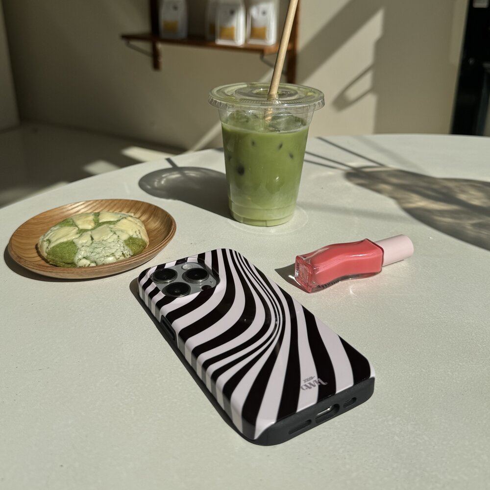 xoxo Wildhearts xoxo Wildhearts Optical Illusion - iPhone 13 Pro Max hoesje