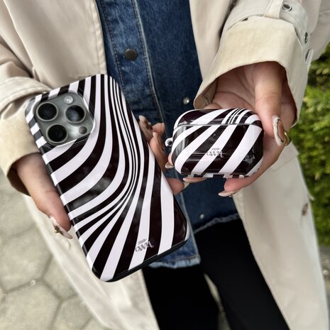 xoxo Wildhearts xoxo Wildhearts AirPods 4 - Optical Illusion hoesje