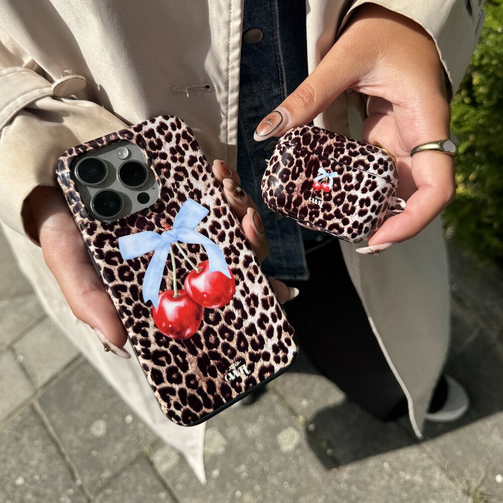 xoxo Wildhearts xoxo Wildhearts AirPods 1 & 2 - Cherry Wild hoesje