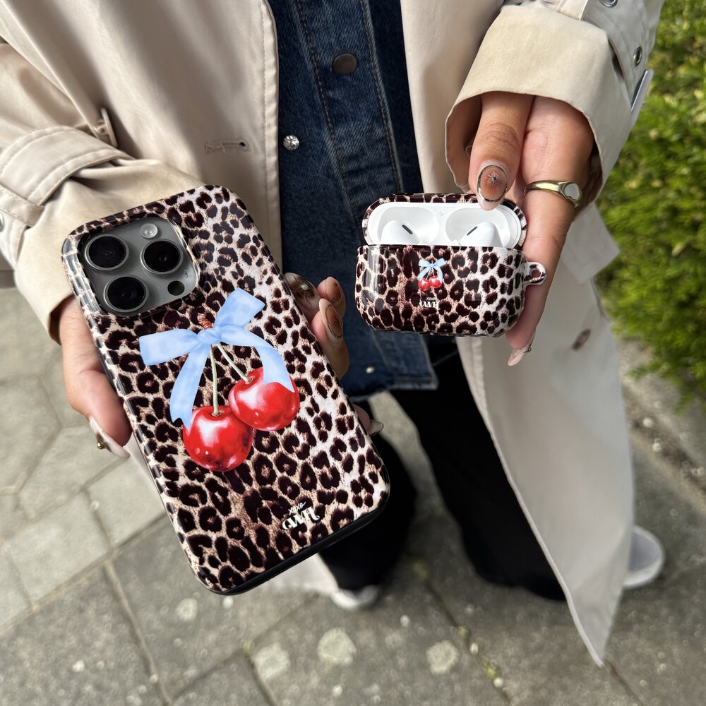 xoxo Wildhearts xoxo Wildhearts AirPods 1 & 2 - Cherry Wild hoesje